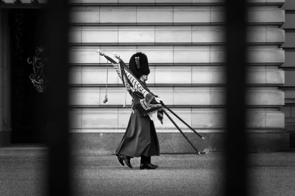 UK-20170002-Releve-de-la-Garde-2_2